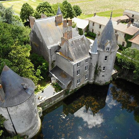 Bed and Breakfast Château de la Preuille Bed&Breakfast à Montaigu-Vendee Extérieur photo